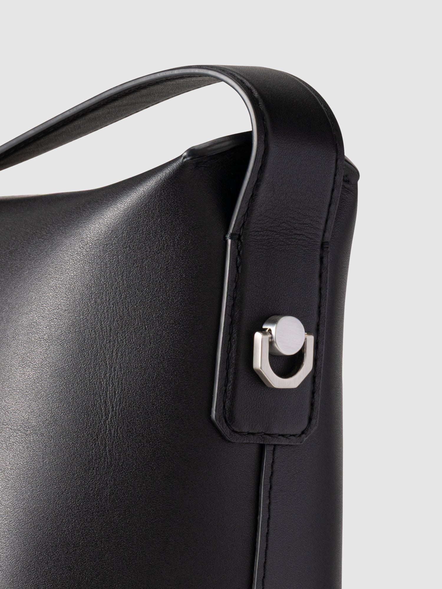 【新発売】ストレイヴン ラージショルダー