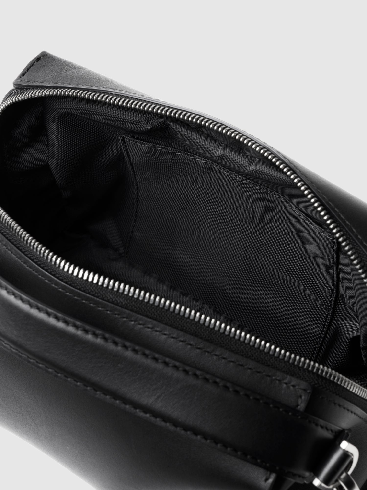 【新発売】ストレイヴン 2wayワンハンドルバッグ