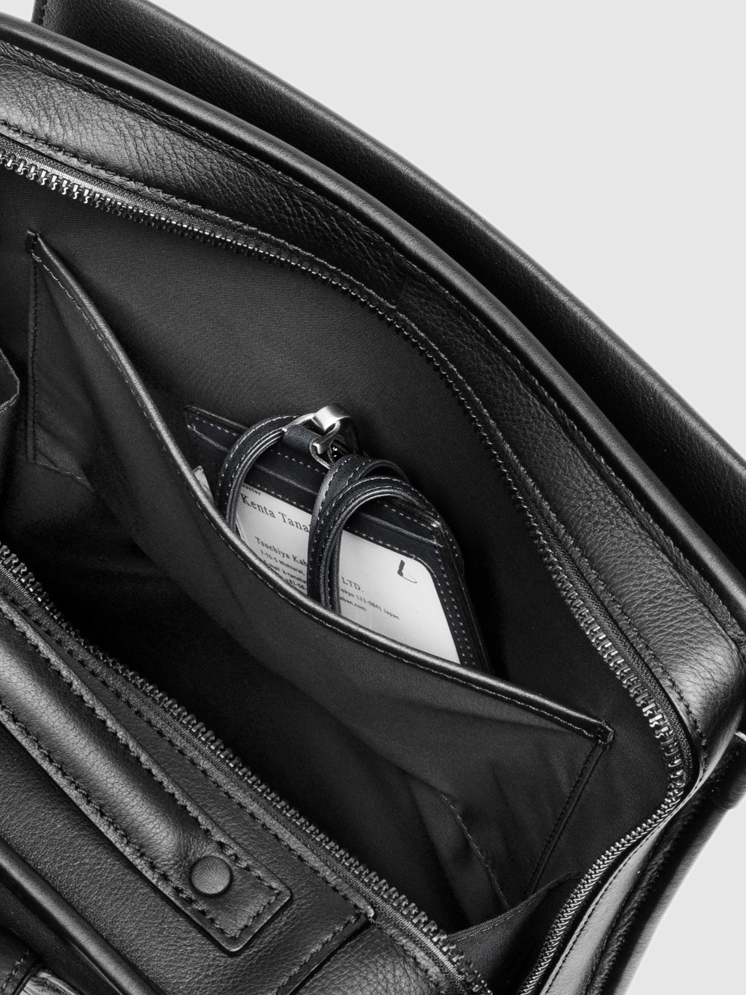 ヴァイノ ミディアムスクエアバックパック(防水革)