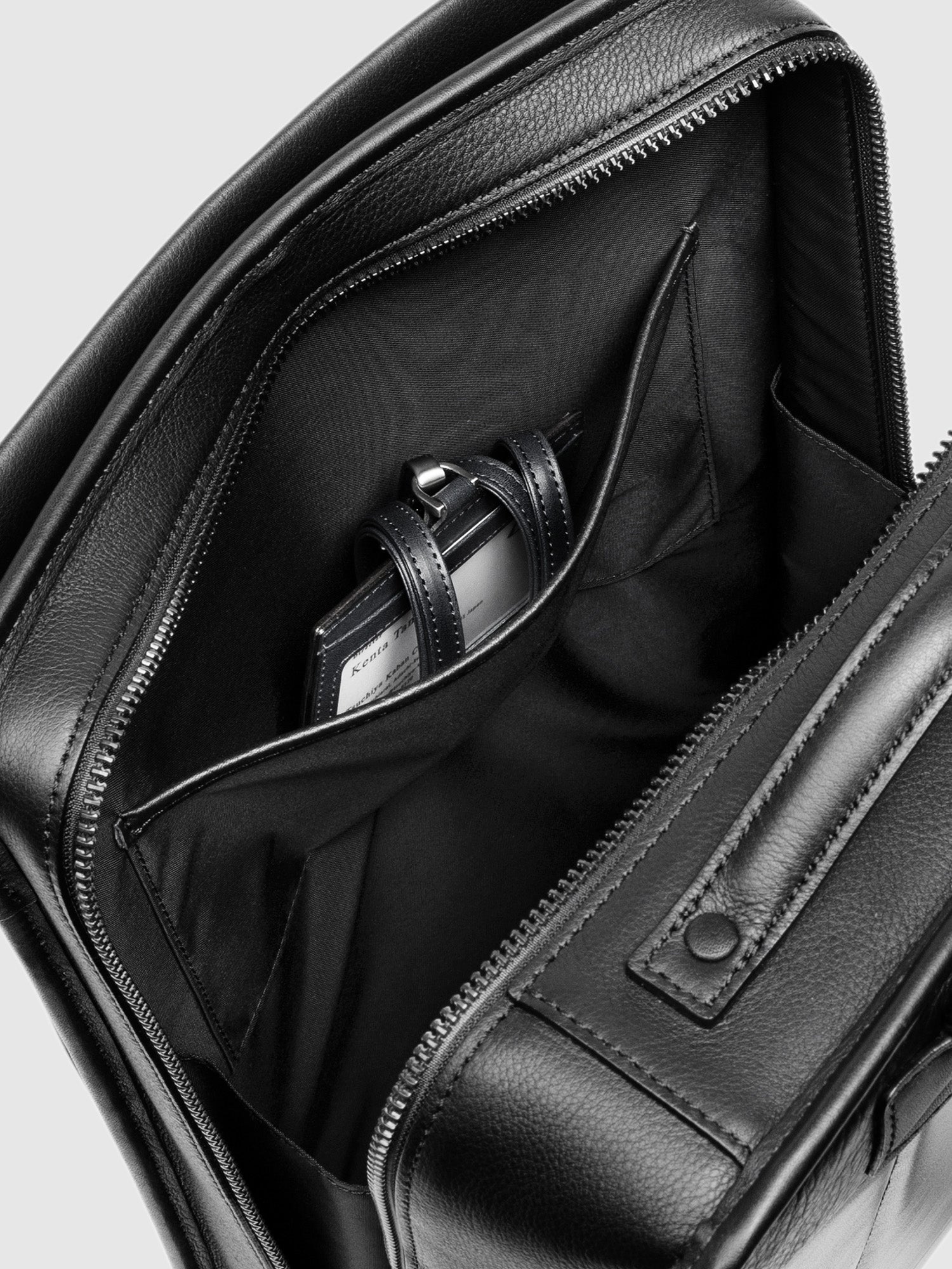 ヴァイノ スクエアバックパック(防水革)