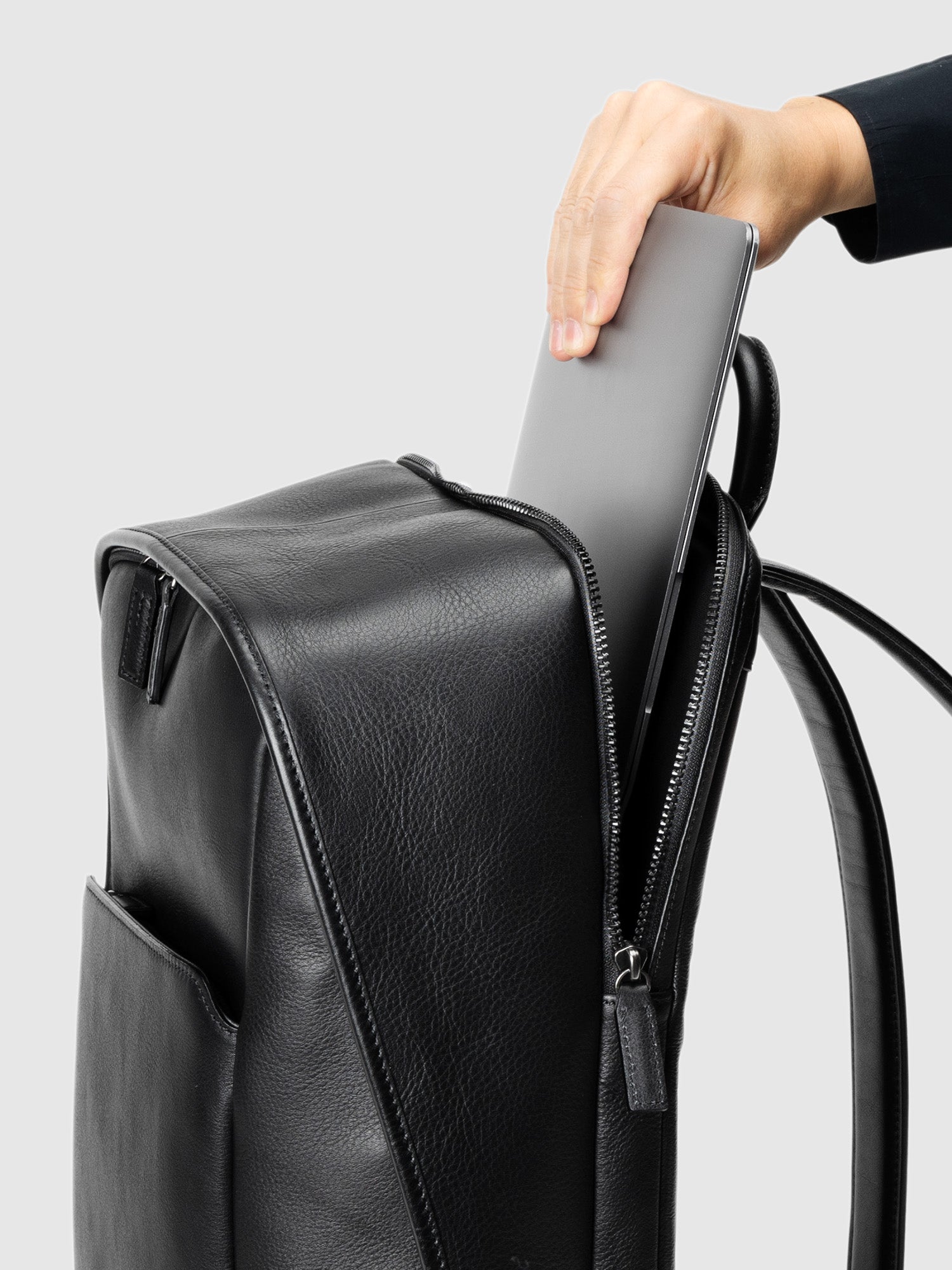 ヴァイノ ラウンドバックパック(防水革)